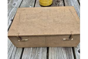 Antiek herlaad gereedschap met accessoires