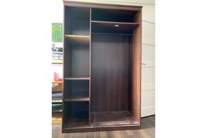 Kleding kast met spiegel