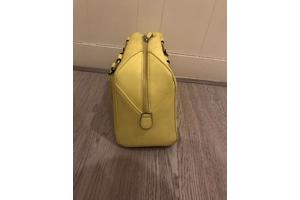 Gele Guess hand tas in goede conditie.