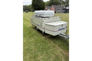 Roadmaster family vouwwagen met dakkoffer en fietsenrek.