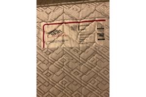 Twee goede en schone matrassen