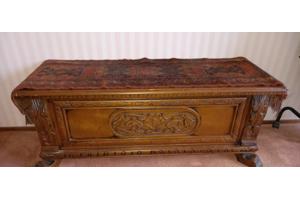 Een hele mooie gedecoreerde dekenkist