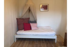 Eenpersoons bed Malm Ikea wit. Inclusief lattenbodem en eventueel matras