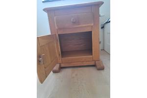 Houten nachtkastje