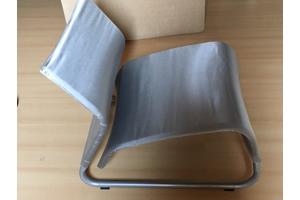 Zilverkleurige stoel
