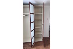 2 zeer nette kleding/ linnenkasten