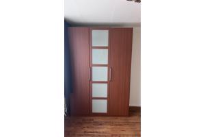 2 zeer nette kleding/ linnenkasten