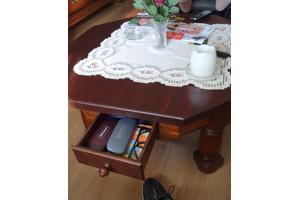 Houten salontafel donkerkleurig