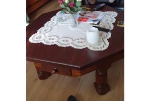 Houten salontafel donkerkleurig
