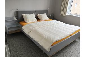 Bed 1.80 x 2.00 m incl nachtkastje