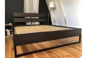 Bed Ikea - zwart - 2m bij 1.60m