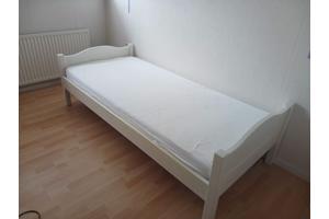 Kinderbed met nieuwe matras