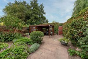 Tuinhuisje/schuurtje met veranda