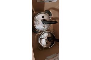 Snelkookpan, pannekoekenpan, hapjespan (allemaal voor gasfornhuis), waterkoker en vlamverdeler