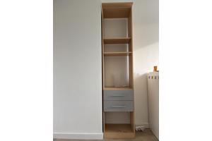 Hoge smalle kast met 2 lades