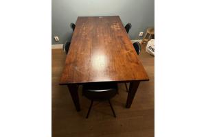 grote houten eettafel