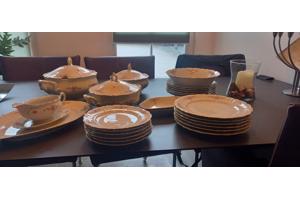 Een 29 delig servies voor 6 personen, in zeer goede staat.