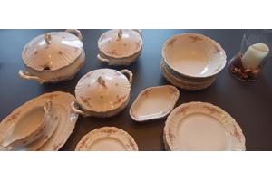Een 29 delig servies voor 6 personen, in zeer goede staat.