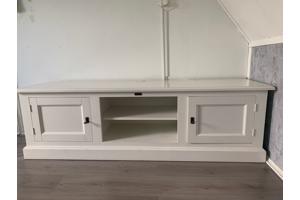 Witte Rivera Maisson tv meubel met opbergruimte.