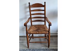 klassieke houten stoel