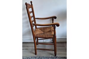 klassieke houten stoel