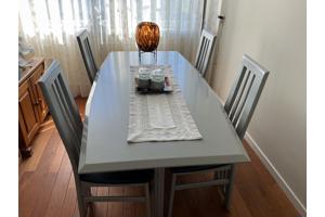 Eetkamertafel +4stoelen