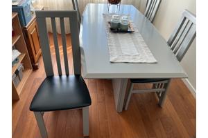 Eetkamertafel +4stoelen