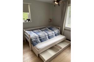 Minder bed met onder bed en lades