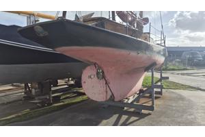 Kajuit zeilboot polyester op hout