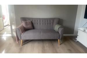 Gratis taupe zitbankje