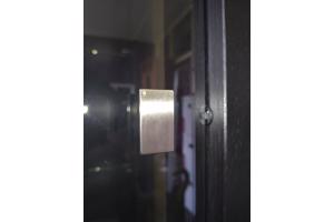 Wengé vitrinekasten Karel mijntjes 2 meter hoog 70 breed 45 diep
