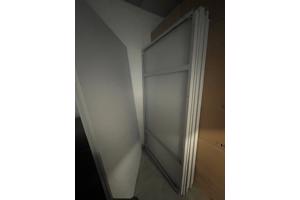 4 metalen grijze tafels