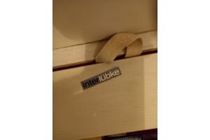 grenen kast: een zee van ruimte onder je bed met vier grote laden