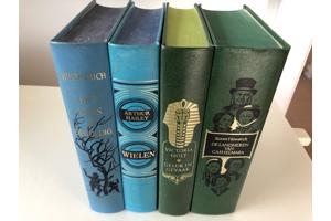 4 x  Boeken mooi bandontwerp ( Howatch, Holt , Hailey etc )