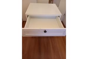 Een goed functionerend wit Ikea ladekastje met 3 lades