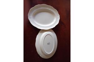 Wedgwood Queens Plain twee ovale schalen 34 x 26,5 cm