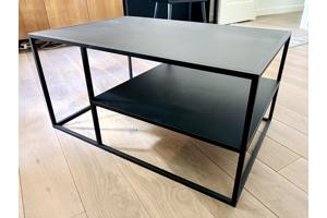 Zwarte Metalen Salontafel met Plank