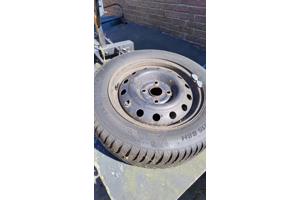 Kumho Wintercraft op velg 195 / 60 R15 88H profiel 7,2 mm