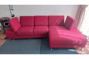 Fijne rode bank, zit heerlijk