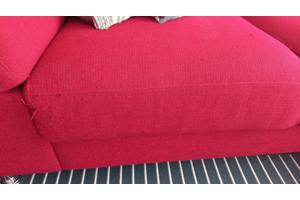 Fijne rode bank, zit heerlijk