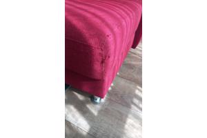 Fijne rode bank, zit heerlijk