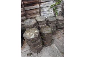 GRATIS buiten tegels , op te halen in VUGHT.