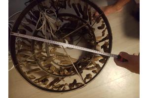 Robuste metalen hanglamp met houtsnippers