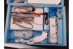 Nintendo Wii console + 2 controllers + 1 nunchuk + 11 games