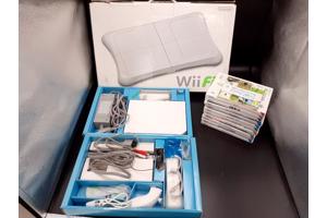 Nintendo Wii console + 2 controllers + 1 nunchuk + 11 games