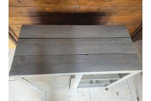 Steigerhouten kastje met deurtje en 3 planken.