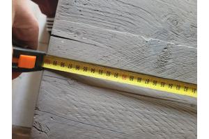 Steigerhouten kastje met deurtje en 3 planken.