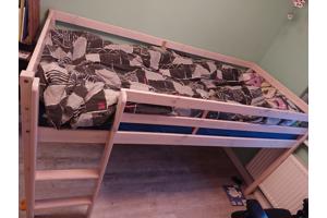 Half hoog kinderbed