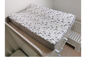 Ledikant incl verschoonplek, matras en andere benodigdheden