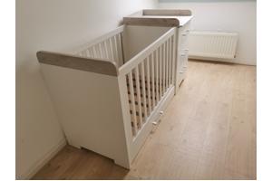 Ledikant incl verschoonplek, matras en andere benodigdheden